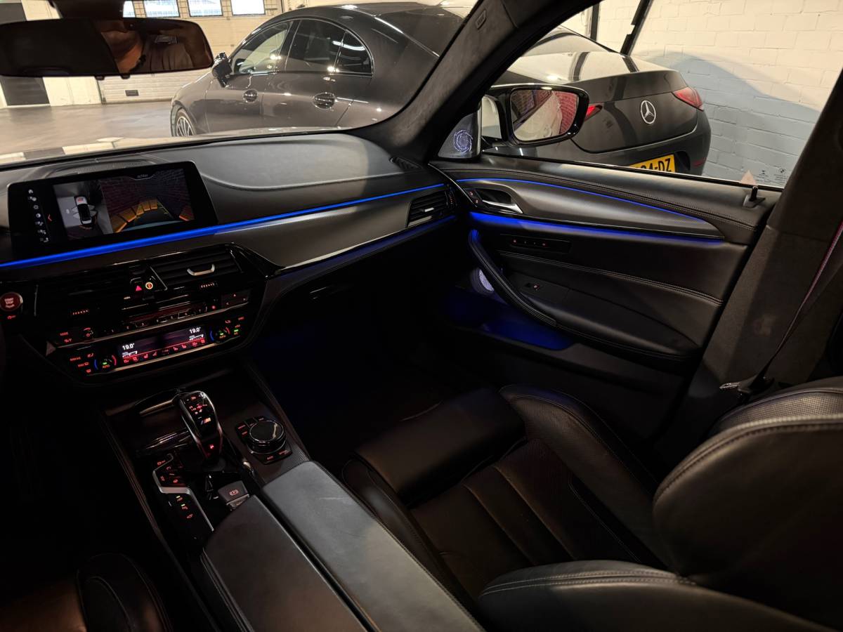 BMW M5 BMW 5-serie M5 Volledig onderhouden en Bomvol opties!