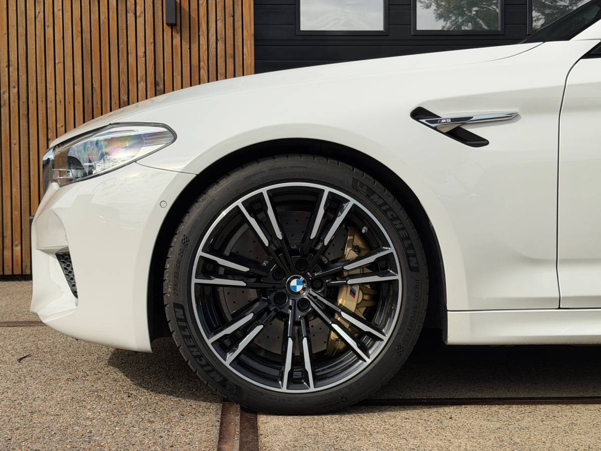 BMW M5 BMW 5-serie M5 Volledig onderhouden en Bomvol opties!