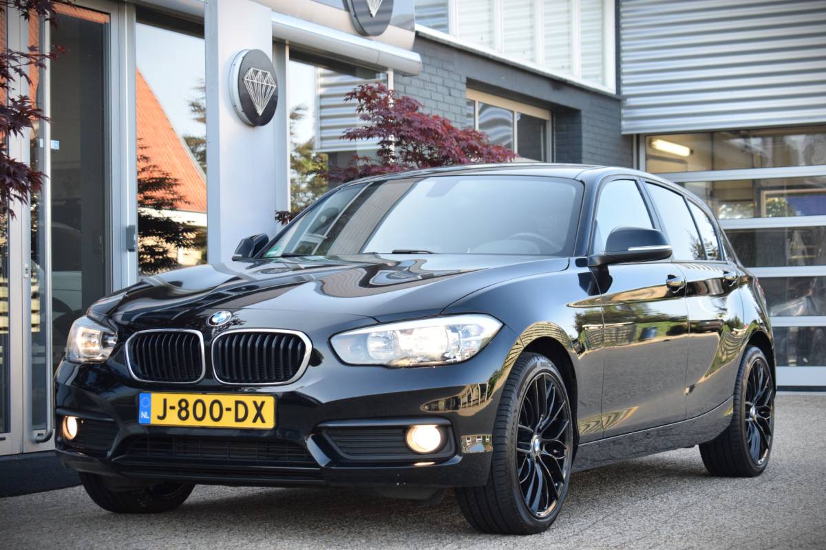 BMW 1 Serie BMW 1-serie 116i Essential 18 inch | Stoelverwarming