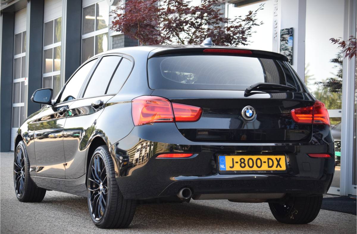 BMW 1 Serie BMW 1-serie 116i Essential 18 inch | Stoelverwarming