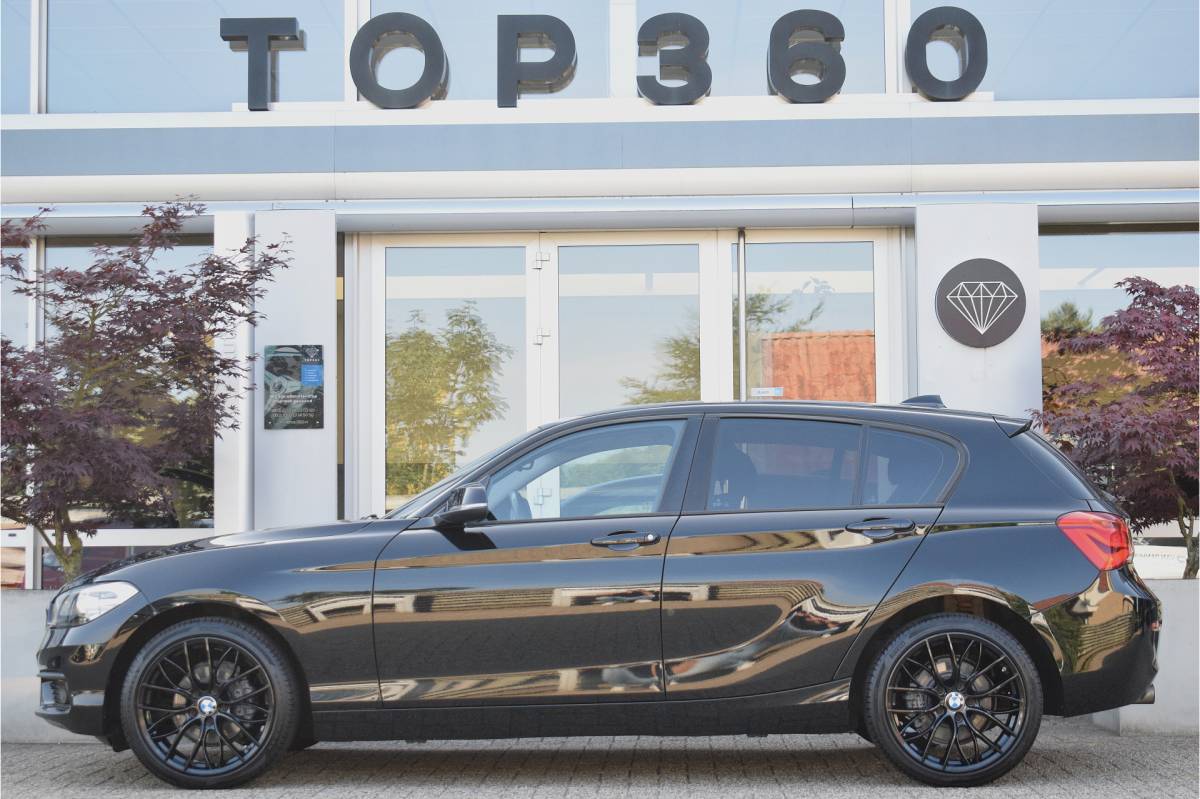 BMW 1 Serie BMW 1-serie 116i Essential 18 inch | Stoelverwarming