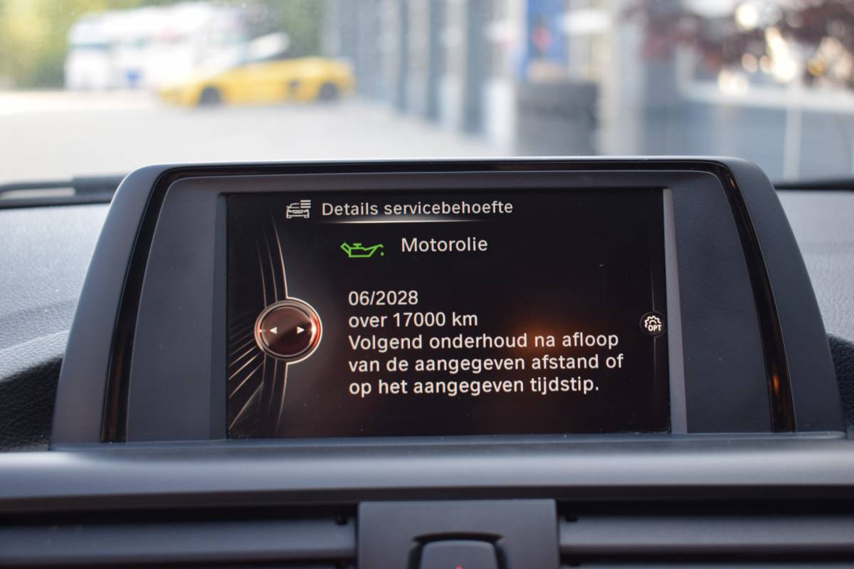 BMW 1 Serie BMW 1-serie 116i Essential 18 inch | Stoelverwarming