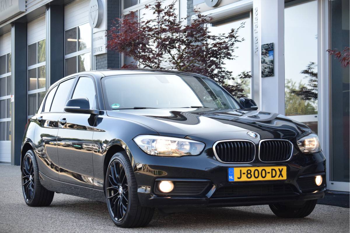 BMW 1 Serie BMW 1-serie 116i Essential 18 inch | Stoelverwarming