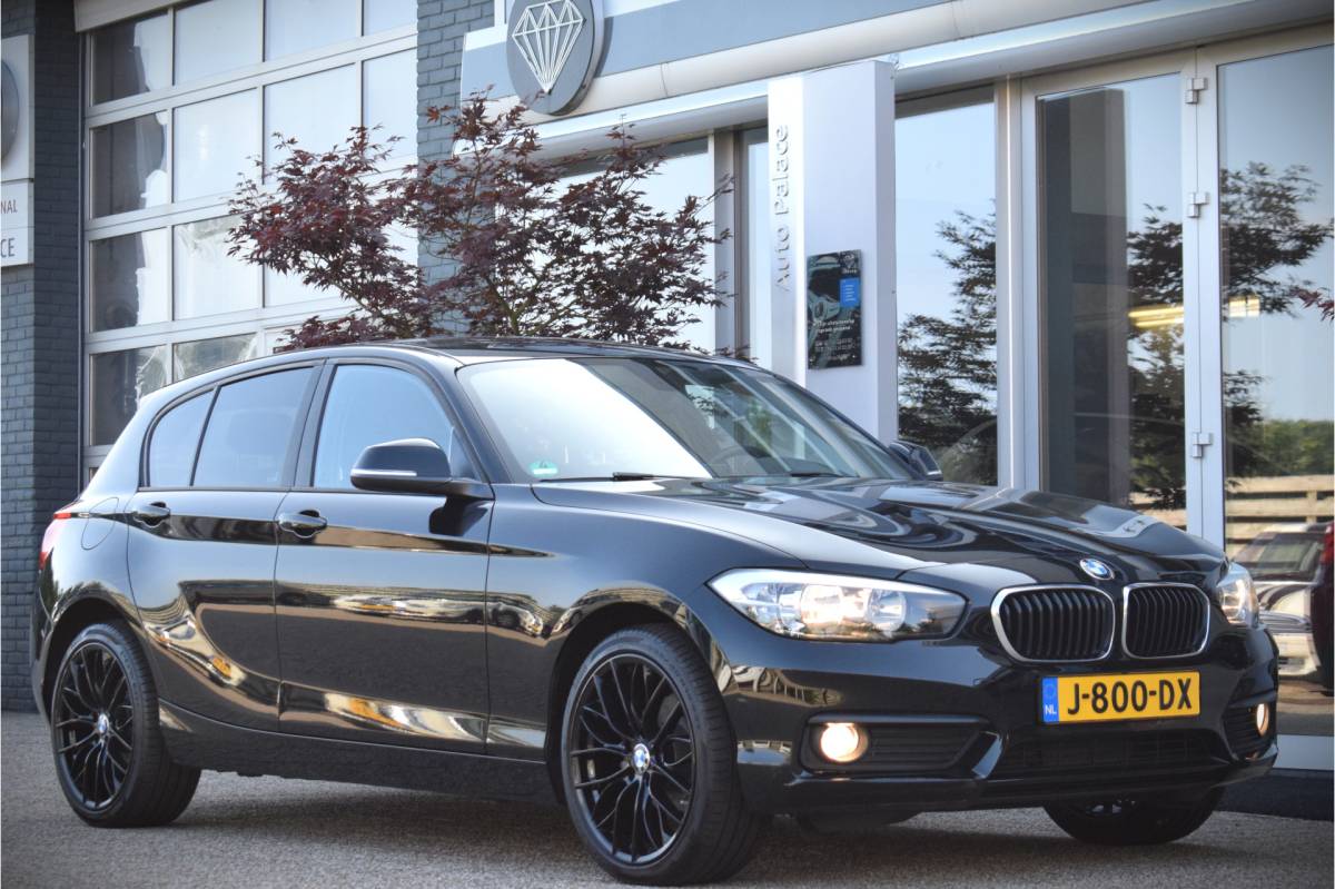 BMW 1 Serie BMW 1-serie 116i Essential 18 inch | Stoelverwarming