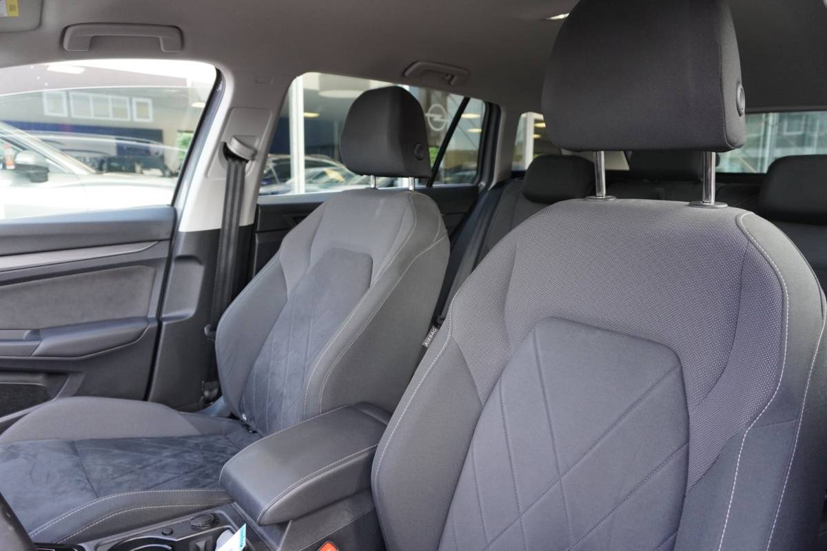 Volkswagen Golf Volkswagen Golf Variant 1.5 eTSI Style | Automaat | Airco | Navigatie | Carplay | Elek. pakket | Vol opties | Inruil mogelijk
