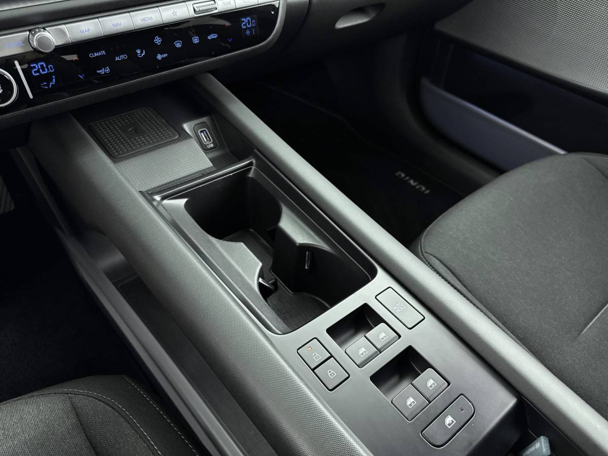 Hyundai IONIQ 6 Hyundai IONIQ 6 – Connect 77.4 kWh // DEALERONDERHOUDEN // ELECTRISCHE ACHTERKLEP //