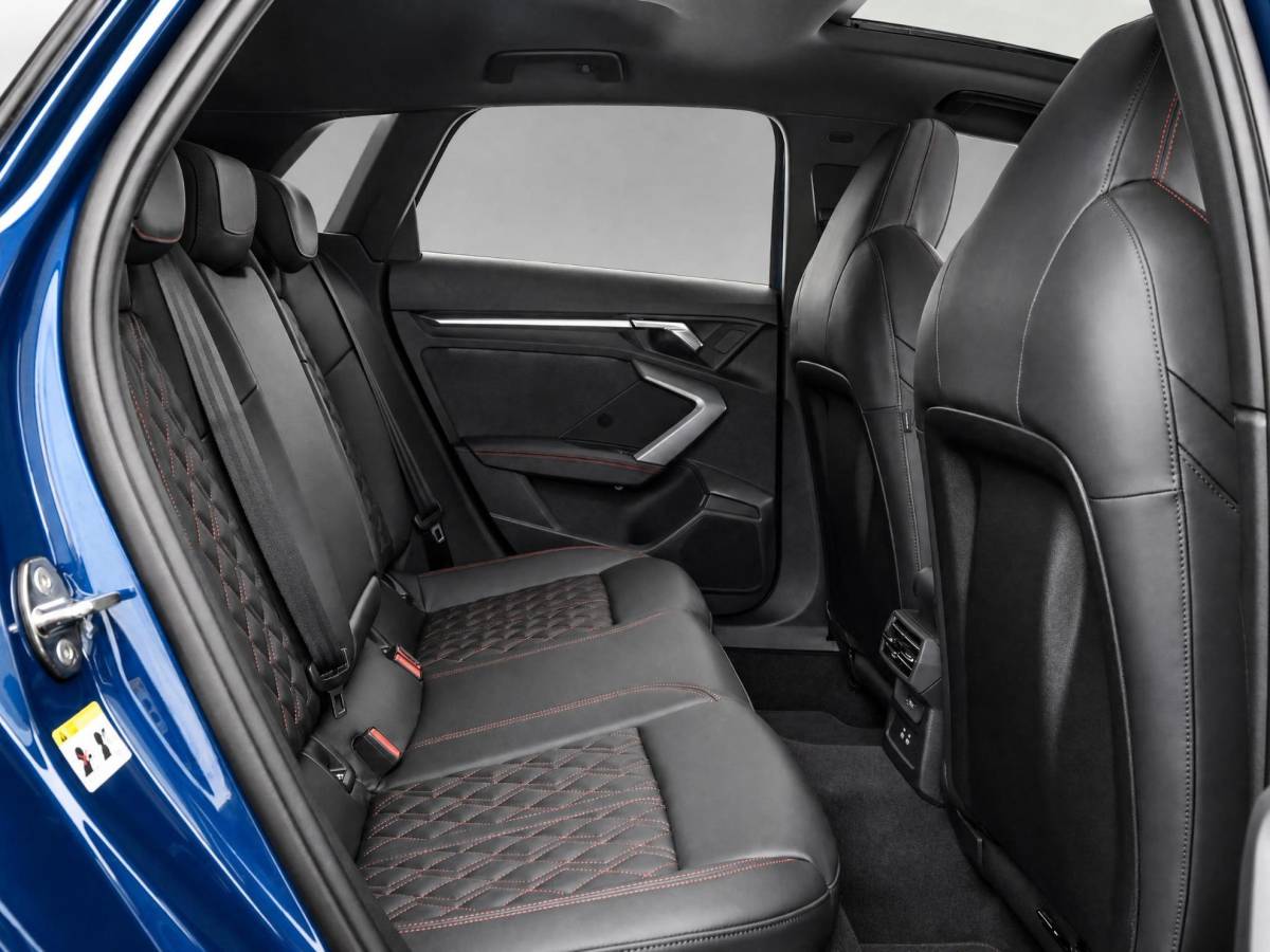 Audi A3 Audi A3 Sportback 45 TFSIe 272pk S-Tronic S edition Competition · Panoramadak · Camera · Lederen Bekleding · Elek. Achterklep · Elek. Bestuurdersstoel + Geheugen · Garantie t/m 26-10-2030 of 100.000km