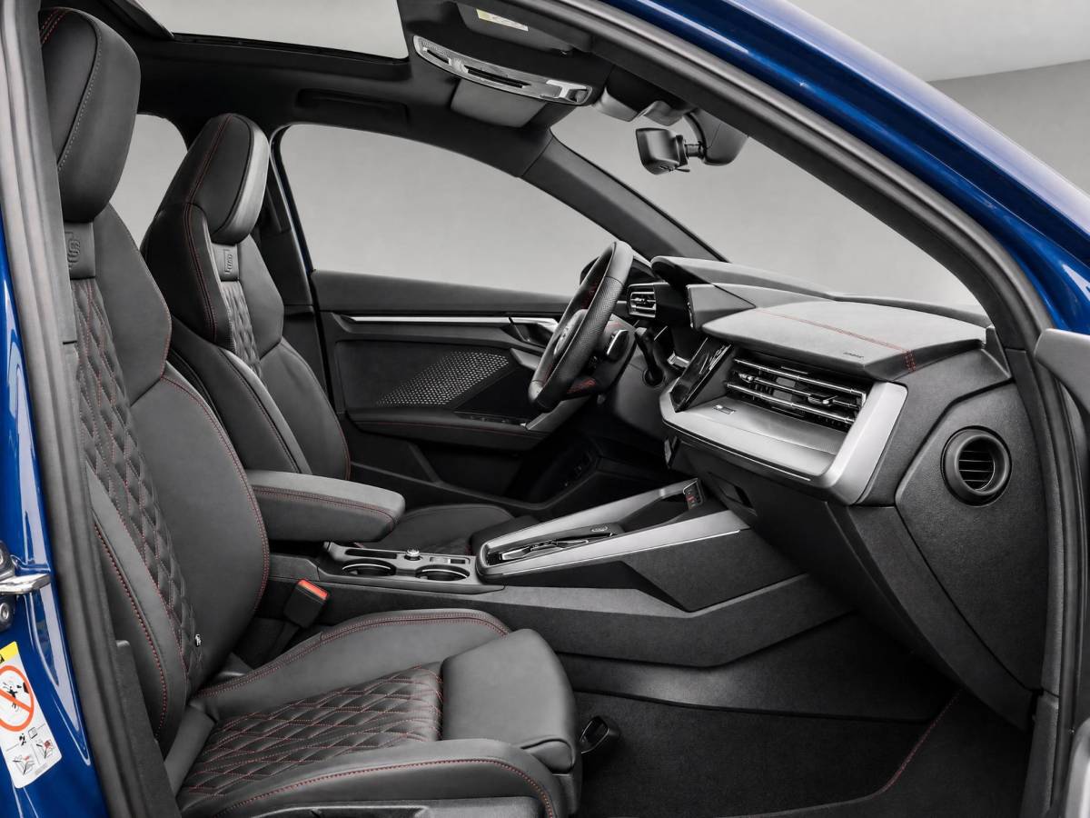 Audi A3 Audi A3 Sportback 45 TFSIe 272pk S-Tronic S edition Competition · Panoramadak · Camera · Lederen Bekleding · Elek. Achterklep · Elek. Bestuurdersstoel + Geheugen · Garantie t/m 26-10-2030 of 100.000km