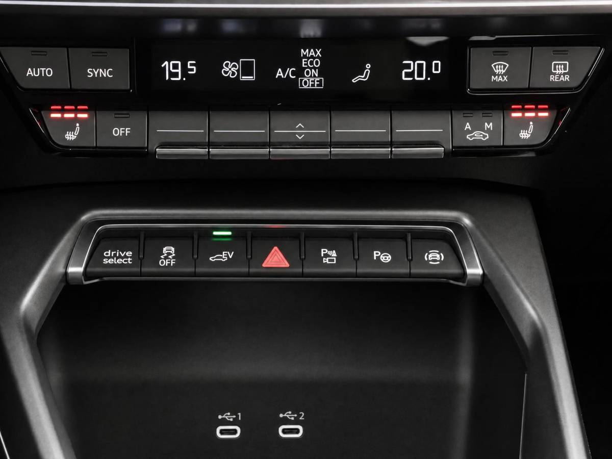 Audi A3 Audi A3 Sportback 45 TFSIe 272pk S-Tronic S edition Competition · Panoramadak · Camera · Lederen Bekleding · Elek. Achterklep · Elek. Bestuurdersstoel + Geheugen · Garantie t/m 26-10-2030 of 100.000km