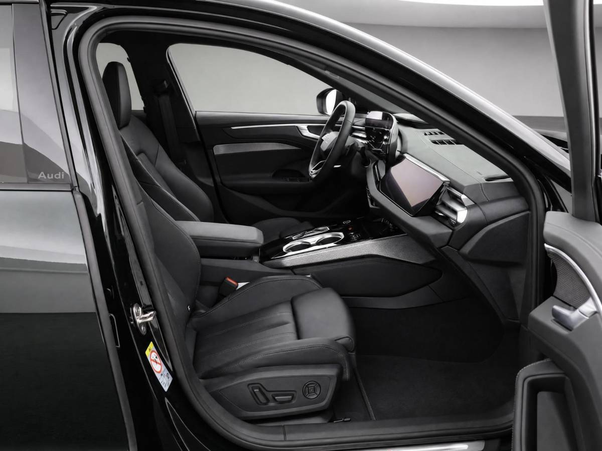 Audi A6 Audi A6 Avant 2.0 367pk e-hybrid Quattro S edition Competition · Glazendak · Luchtvering · B&O Audio · Wegklapbare Trekhaak · Elek. Stuur · Elek. Voorstoel · 21” Inch · Garantie t/m 07-12-2030 of 100.000km