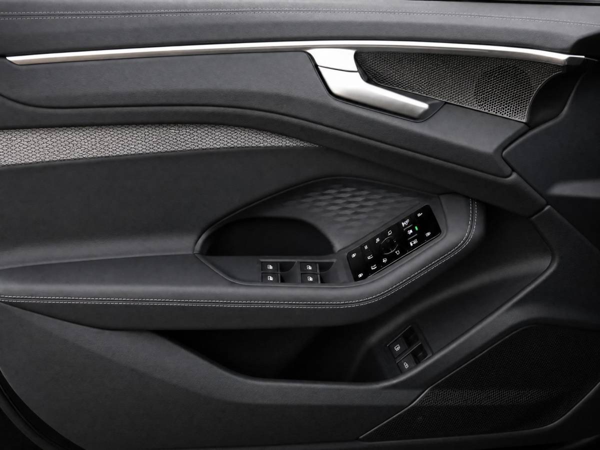 Audi A6 Audi A6 Avant 2.0 367pk e-hybrid Quattro S edition Competition · Glazendak · Luchtvering · B&O Audio · Wegklapbare Trekhaak · Elek. Stuur · Elek. Voorstoel · 21” Inch · Garantie t/m 07-12-2030 of 100.000km