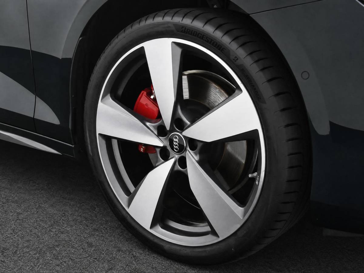 Audi A6 Audi A6 Avant 2.0 367pk e-hybrid Quattro S edition Competition · Glazendak · Luchtvering · B&O Audio · Wegklapbare Trekhaak · Elek. Stuur · Elek. Voorstoel · 21” Inch · Garantie t/m 07-12-2030 of 100.000km