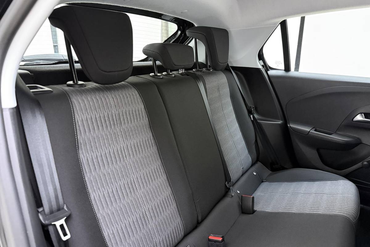 Opel Corsa Opel Corsa 1.2 Edition | Airco | Navigatie | Cruise Control | Apple Carplay & Android Auto | Parkeersensoren achter | 1e Eigenaar
