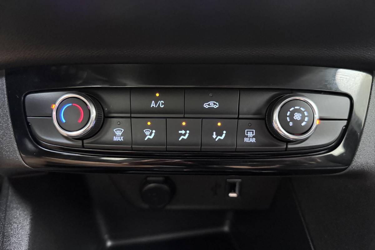 Opel Corsa Opel Corsa 1.2 Edition | Airco | Navigatie | Cruise Control | Apple Carplay & Android Auto | Parkeersensoren achter | 1e Eigenaar