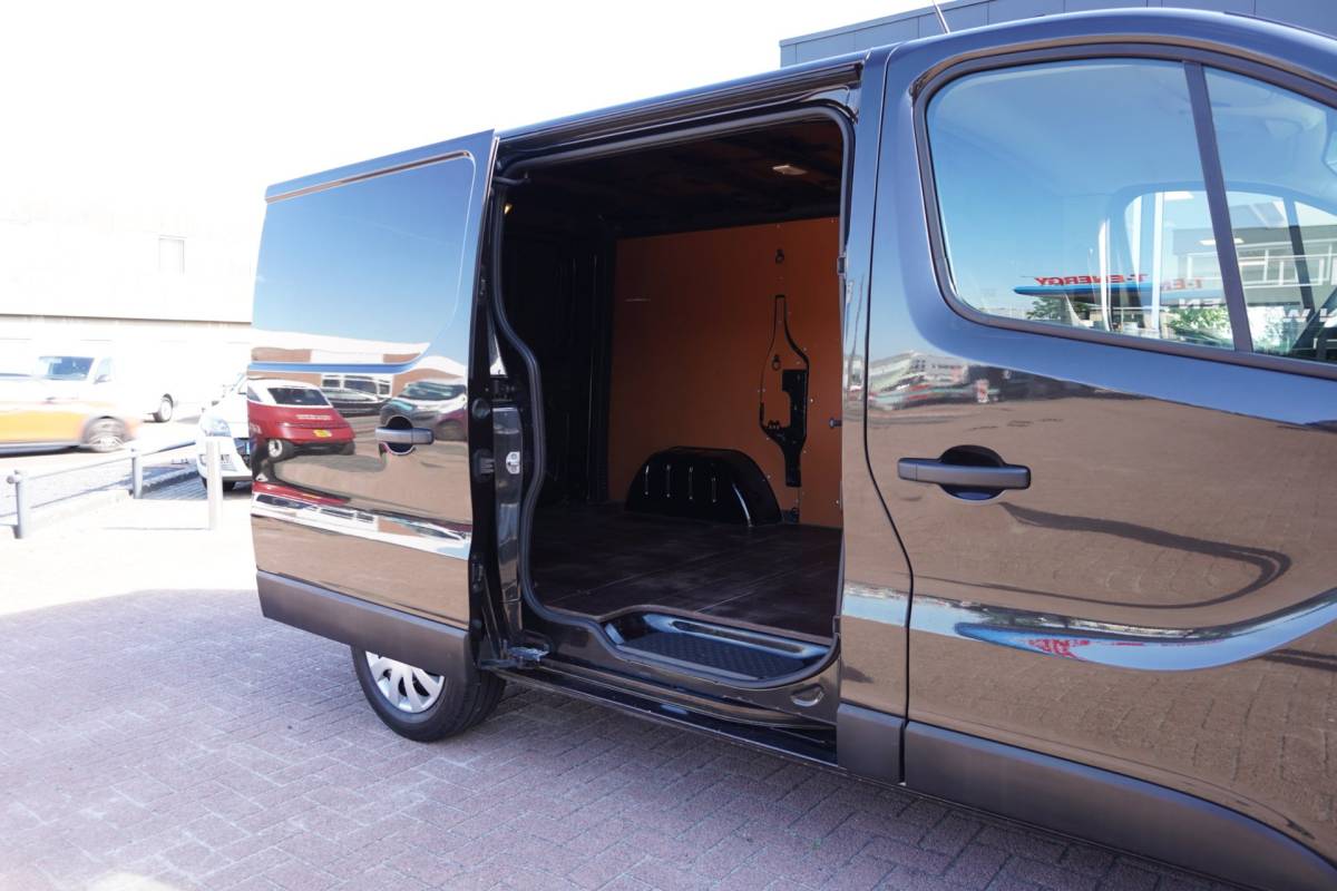 Renault Trafic Renault Trafic 1.6 dCi T27 L1H1 Work Edition Energy | 3 Zitter | 95.000KM | Airco | Navigatie | Zwart | 2019 | Inruil mogelijk