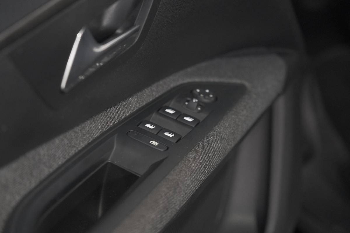 Peugeot 5008 Peugeot 5008 PureTech 130 EAT8 Active Pack Business | 7 Zitplaatsen | Camera | Navigatie | Apple Carplay | Parkeersensoren