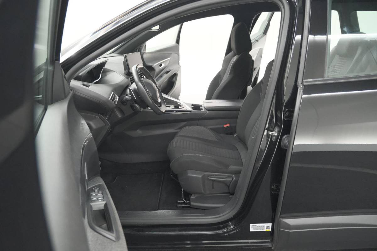 Peugeot 5008 Peugeot 5008 PureTech 130 EAT8 Active Pack Business | 7 Zitplaatsen | Camera | Navigatie | Apple Carplay | Parkeersensoren