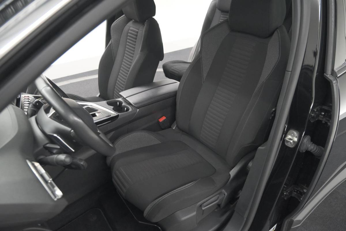 Peugeot 5008 Peugeot 5008 PureTech 130 EAT8 Active Pack Business | 7 Zitplaatsen | Camera | Navigatie | Apple Carplay | Parkeersensoren