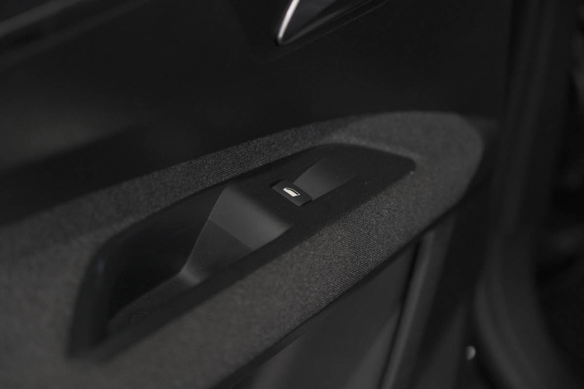 Peugeot 5008 Peugeot 5008 PureTech 130 EAT8 Active Pack Business | 7 Zitplaatsen | Camera | Navigatie | Apple Carplay | Parkeersensoren