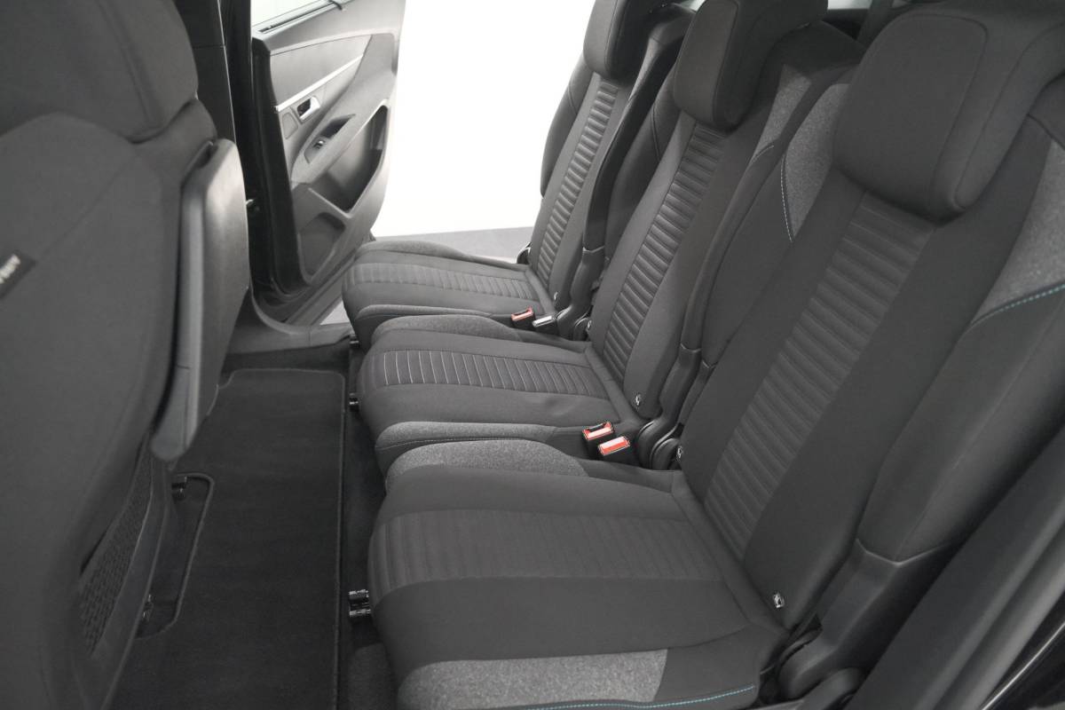 Peugeot 5008 Peugeot 5008 PureTech 130 EAT8 Active Pack Business | 7 Zitplaatsen | Camera | Navigatie | Apple Carplay | Parkeersensoren