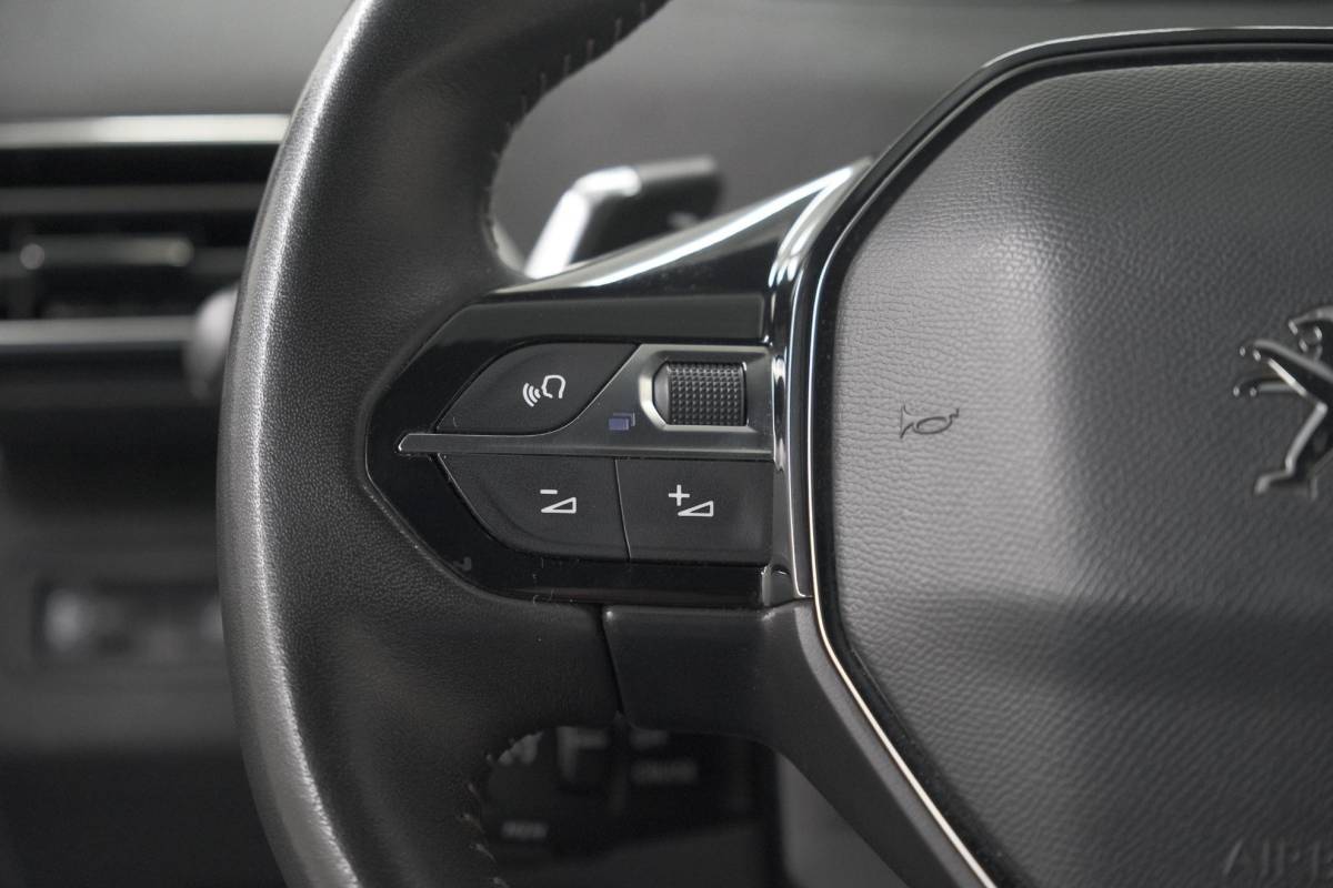Peugeot 5008 Peugeot 5008 PureTech 130 EAT8 Active Pack Business | 7 Zitplaatsen | Camera | Navigatie | Apple Carplay | Parkeersensoren