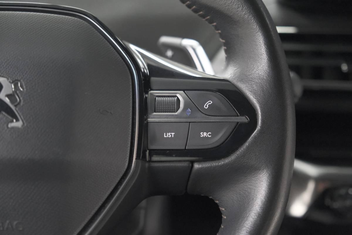 Peugeot 5008 Peugeot 5008 PureTech 130 EAT8 Active Pack Business | 7 Zitplaatsen | Camera | Navigatie | Apple Carplay | Parkeersensoren