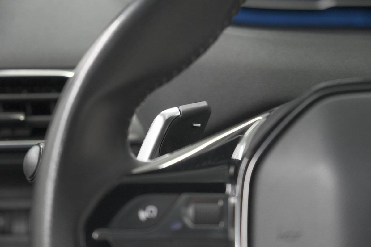 Peugeot 5008 Peugeot 5008 PureTech 130 EAT8 Active Pack Business | 7 Zitplaatsen | Camera | Navigatie | Apple Carplay | Parkeersensoren