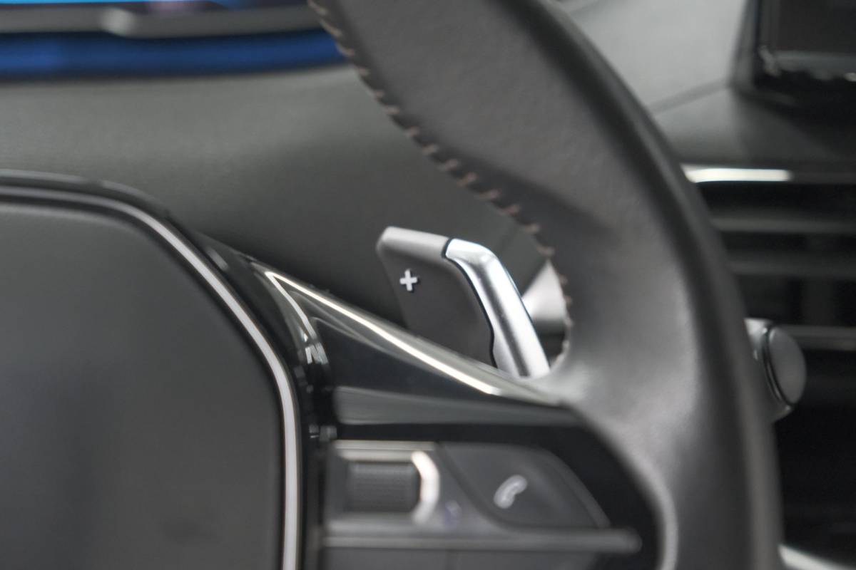 Peugeot 5008 Peugeot 5008 PureTech 130 EAT8 Active Pack Business | 7 Zitplaatsen | Camera | Navigatie | Apple Carplay | Parkeersensoren