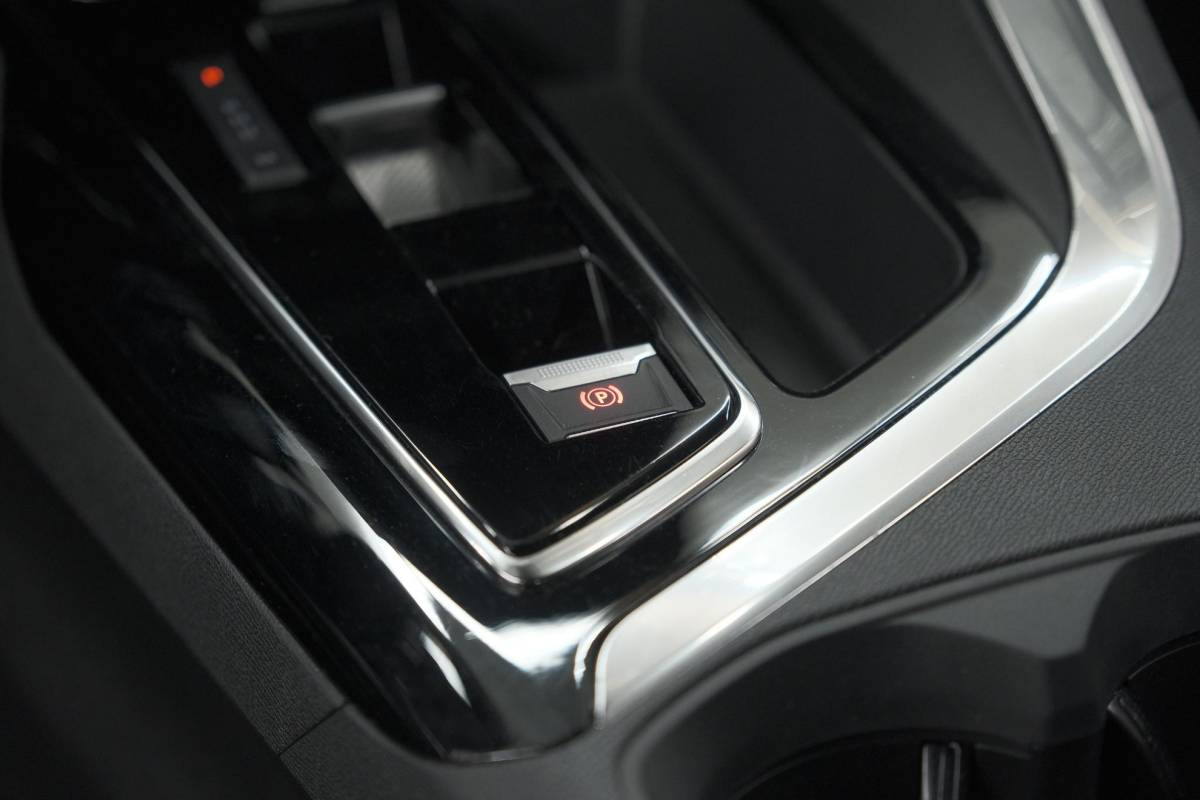 Peugeot 5008 Peugeot 5008 PureTech 130 EAT8 Active Pack Business | 7 Zitplaatsen | Camera | Navigatie | Apple Carplay | Parkeersensoren
