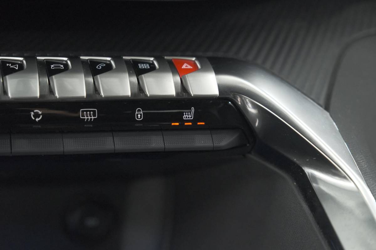Peugeot 5008 Peugeot 5008 PureTech 130 EAT8 Active Pack Business | 7 Zitplaatsen | Camera | Navigatie | Apple Carplay | Parkeersensoren