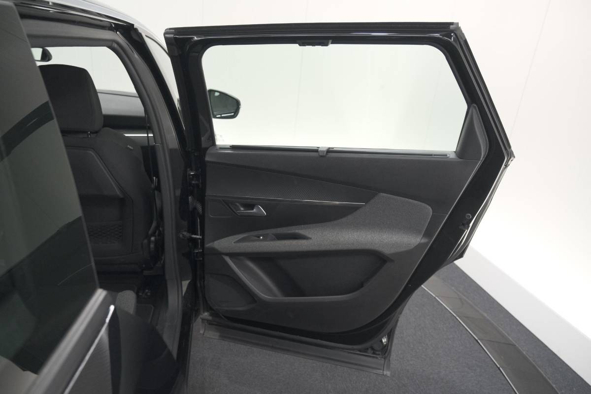 Peugeot 5008 Peugeot 5008 PureTech 130 EAT8 Active Pack Business | 7 Zitplaatsen | Camera | Navigatie | Apple Carplay | Parkeersensoren