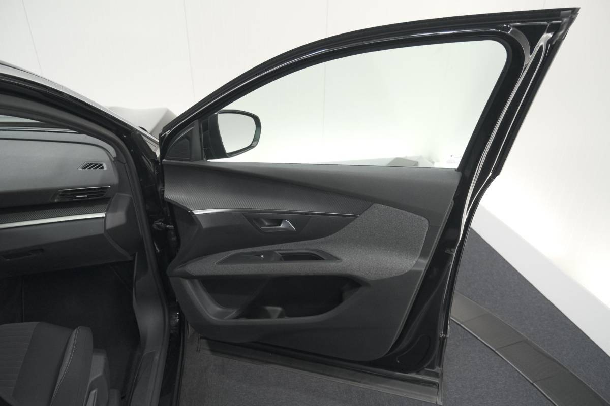 Peugeot 5008 Peugeot 5008 PureTech 130 EAT8 Active Pack Business | 7 Zitplaatsen | Camera | Navigatie | Apple Carplay | Parkeersensoren