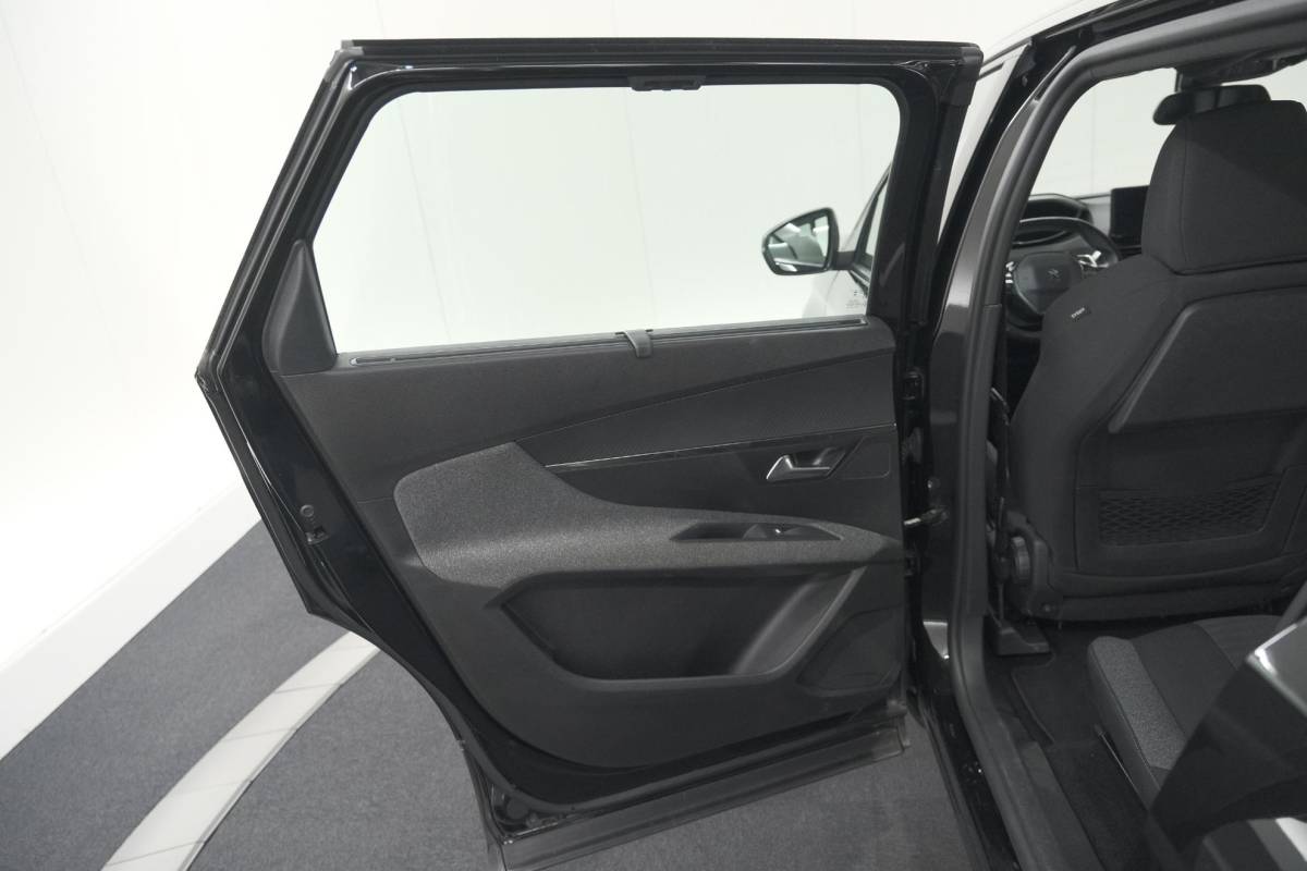 Peugeot 5008 Peugeot 5008 PureTech 130 EAT8 Active Pack Business | 7 Zitplaatsen | Camera | Navigatie | Apple Carplay | Parkeersensoren