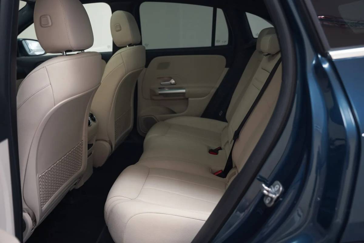 Mercedes-Benz EQA Mercedes-Benz EQA 250 Luxury Line 3-Fase [ Panoramadak Navi Camera Apple / Android leder Widescreen ]