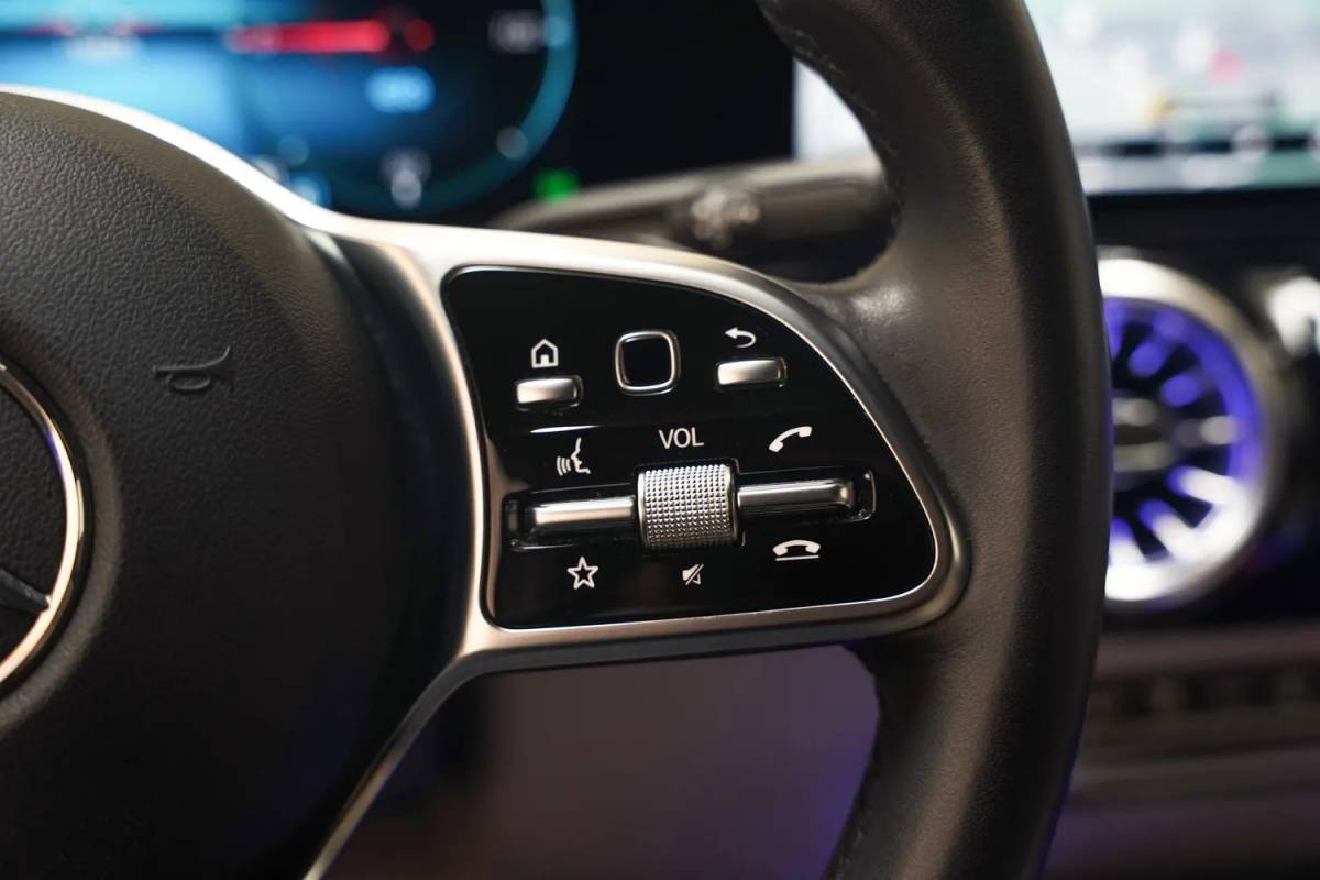 Mercedes-Benz EQA Mercedes-Benz EQA 250 Luxury Line 3-Fase [ Panoramadak Navi Camera Apple / Android leder Widescreen ]
