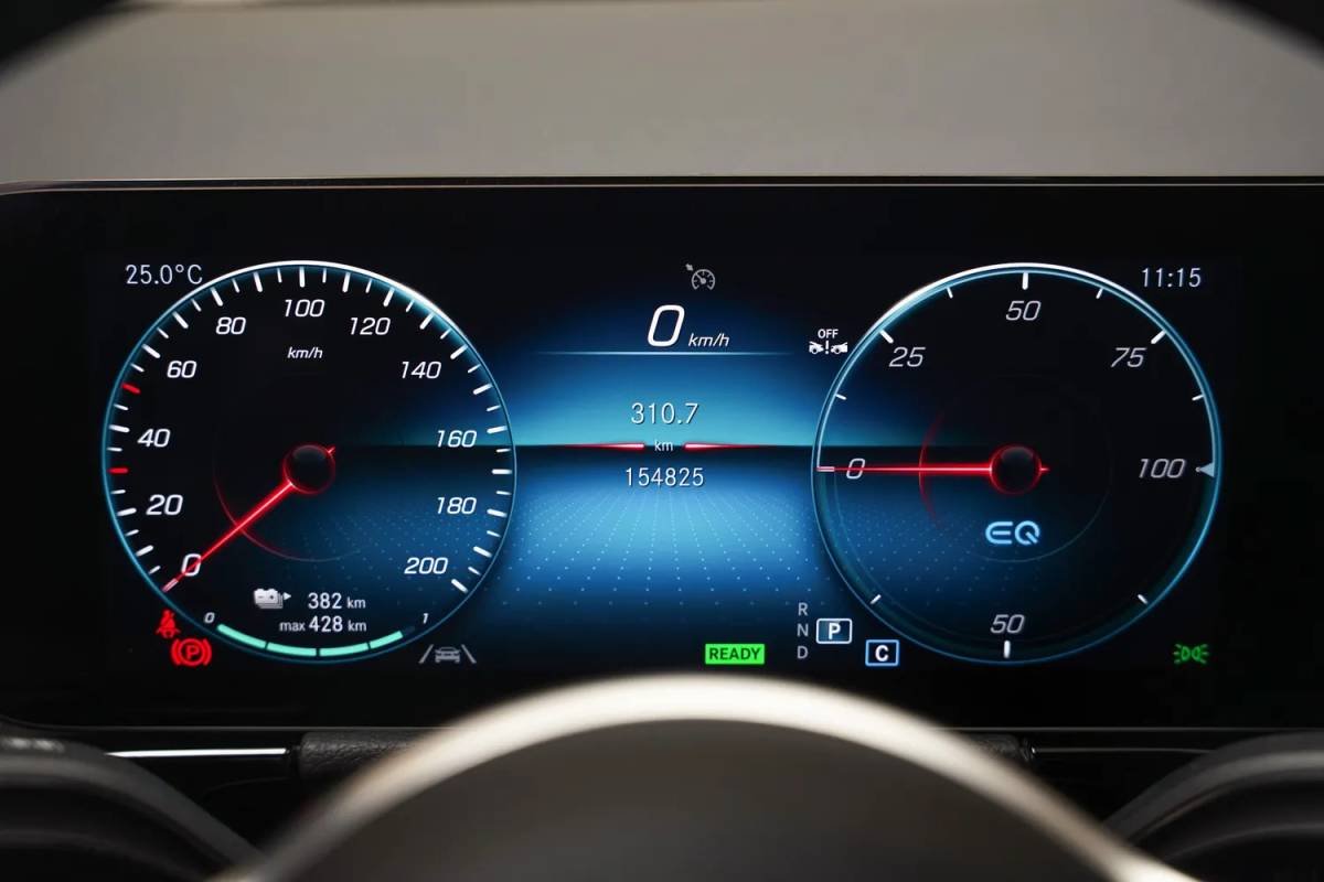 Mercedes-Benz EQA Mercedes-Benz EQA 250 Luxury Line 3-Fase [ Panoramadak Navi Camera Apple / Android leder Widescreen ]
