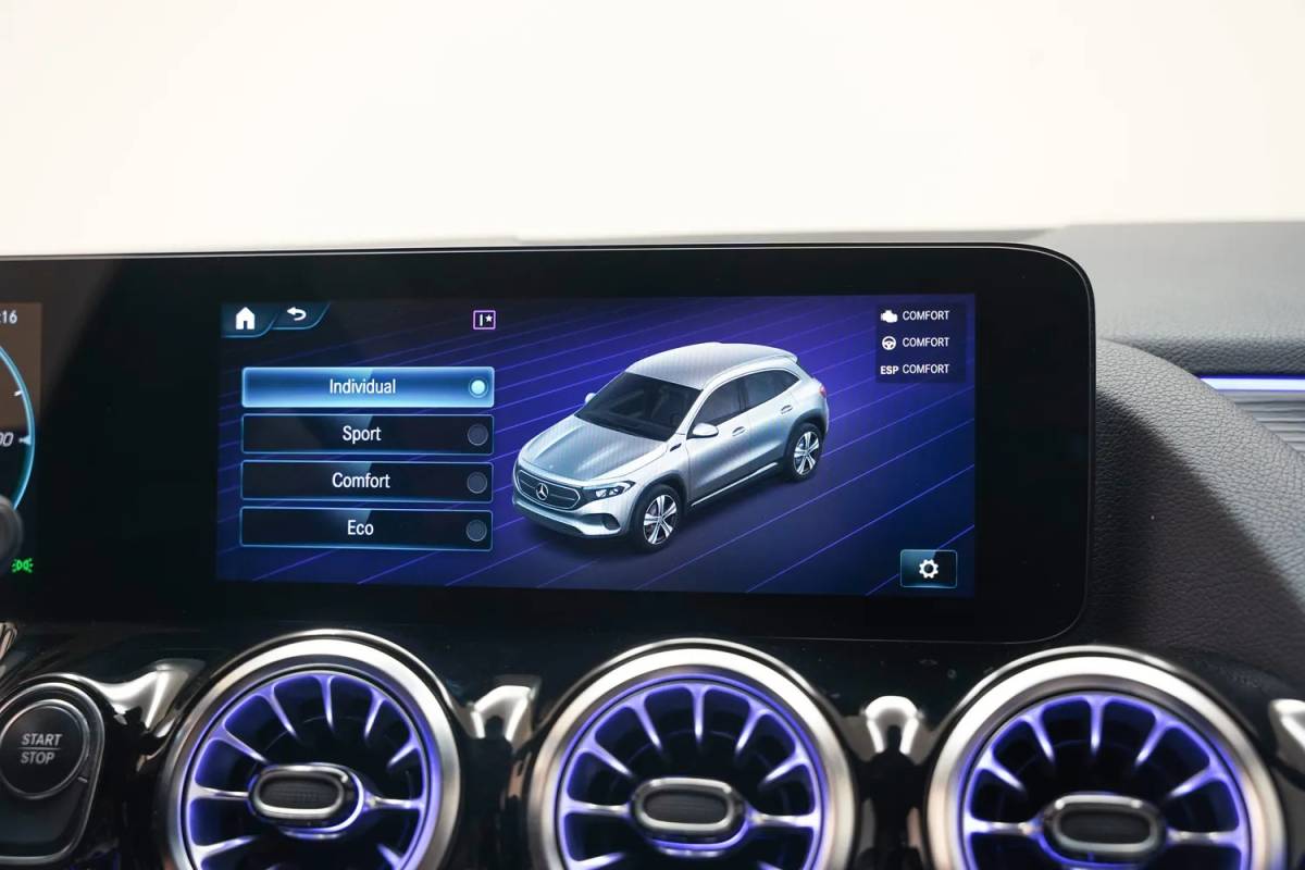 Mercedes-Benz EQA Mercedes-Benz EQA 250 Luxury Line 3-Fase [ Panoramadak Navi Camera Apple / Android leder Widescreen ]