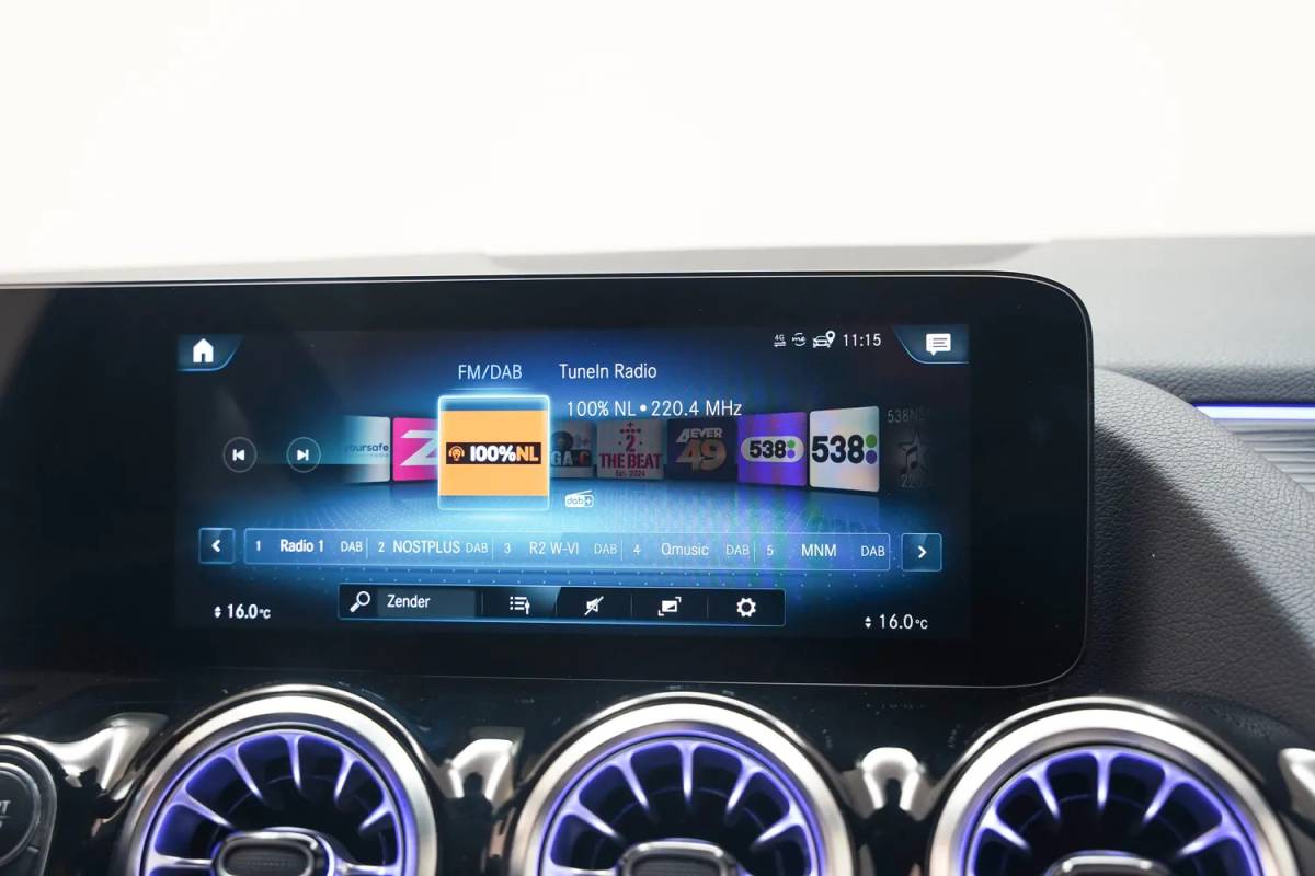 Mercedes-Benz EQA Mercedes-Benz EQA 250 Luxury Line 3-Fase [ Panoramadak Navi Camera Apple / Android leder Widescreen ]
