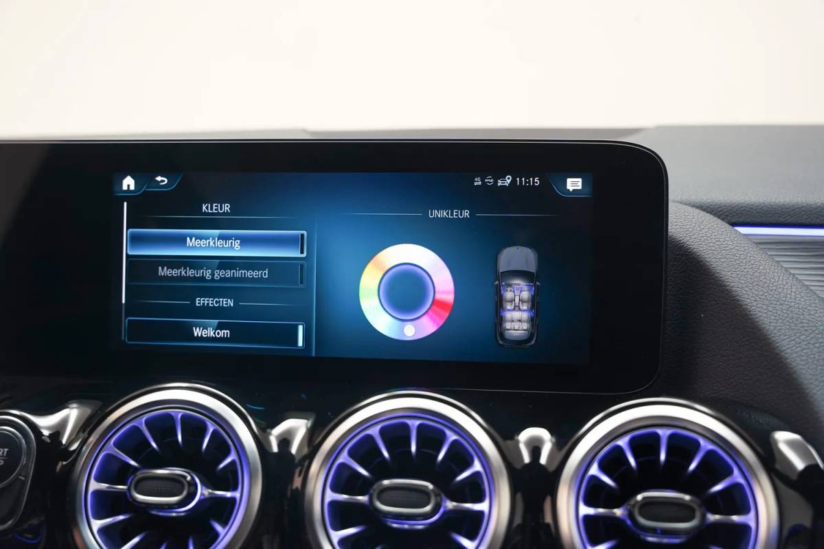Mercedes-Benz EQA Mercedes-Benz EQA 250 Luxury Line 3-Fase [ Panoramadak Navi Camera Apple / Android leder Widescreen ]