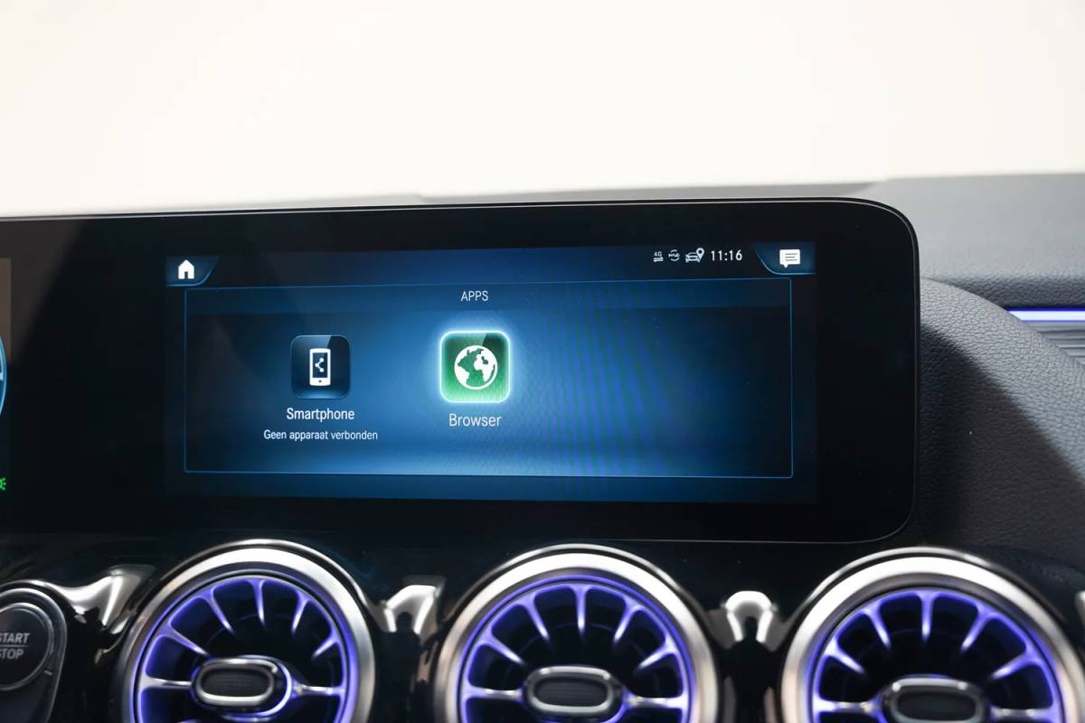 Mercedes-Benz EQA Mercedes-Benz EQA 250 Luxury Line 3-Fase [ Panoramadak Navi Camera Apple / Android leder Widescreen ]