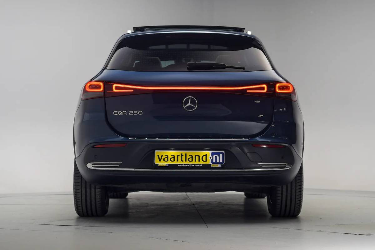 Mercedes-Benz EQA Mercedes-Benz EQA 250 Luxury Line 3-Fase [ Panoramadak Navi Camera Apple / Android leder Widescreen ]