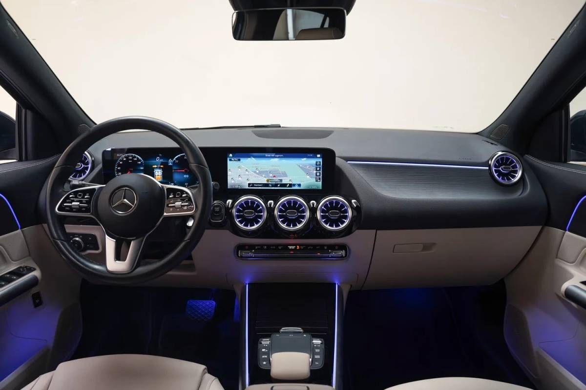 Mercedes-Benz EQA Mercedes-Benz EQA 250 Luxury Line 3-Fase [ Panoramadak Navi Camera Apple / Android leder Widescreen ]
