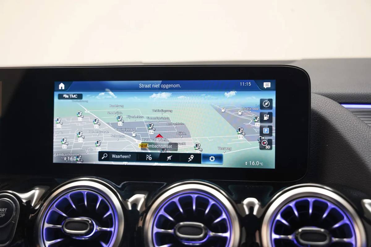Mercedes-Benz EQA Mercedes-Benz EQA 250 Luxury Line 3-Fase [ Panoramadak Navi Camera Apple / Android leder Widescreen ]