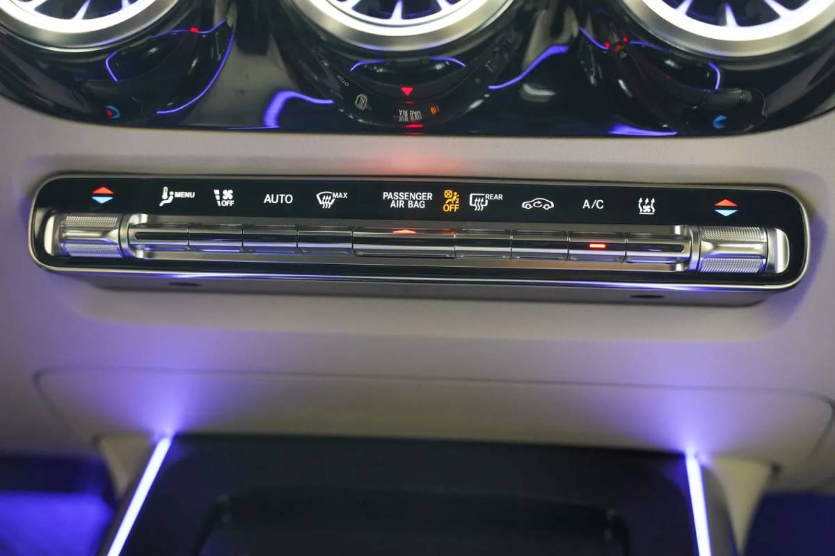 Mercedes-Benz EQA Mercedes-Benz EQA 250 Luxury Line 3-Fase [ Panoramadak Navi Camera Apple / Android leder Widescreen ]