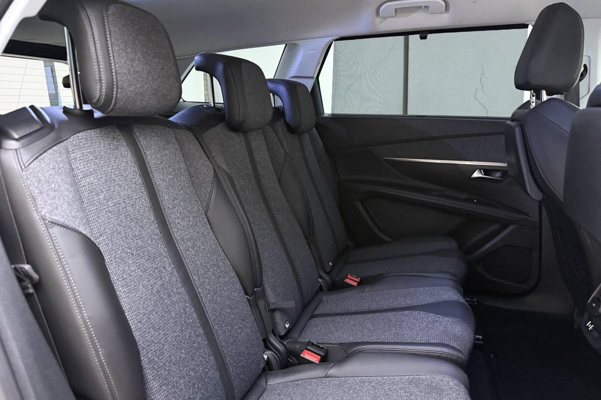 Peugeot 5008 Peugeot 5008 1.2 PureTech GT-Line | Apple carplay/Android auto | Automatische airco | Cruise control | Lichtmetalen velgen 19” | Navigatie |
