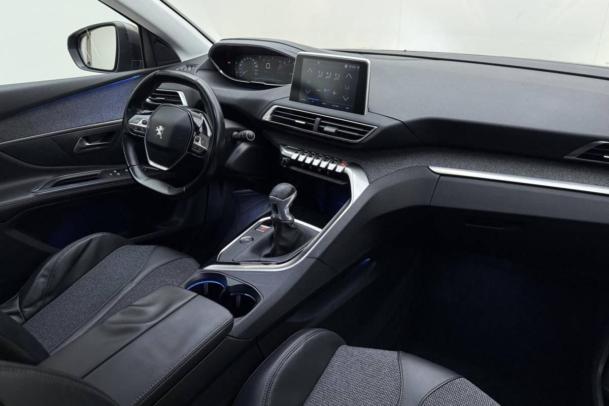 Peugeot 5008 Peugeot 5008 1.2 PureTech GT-Line | Apple carplay/Android auto | Automatische airco | Cruise control | Lichtmetalen velgen 19” | Navigatie |
