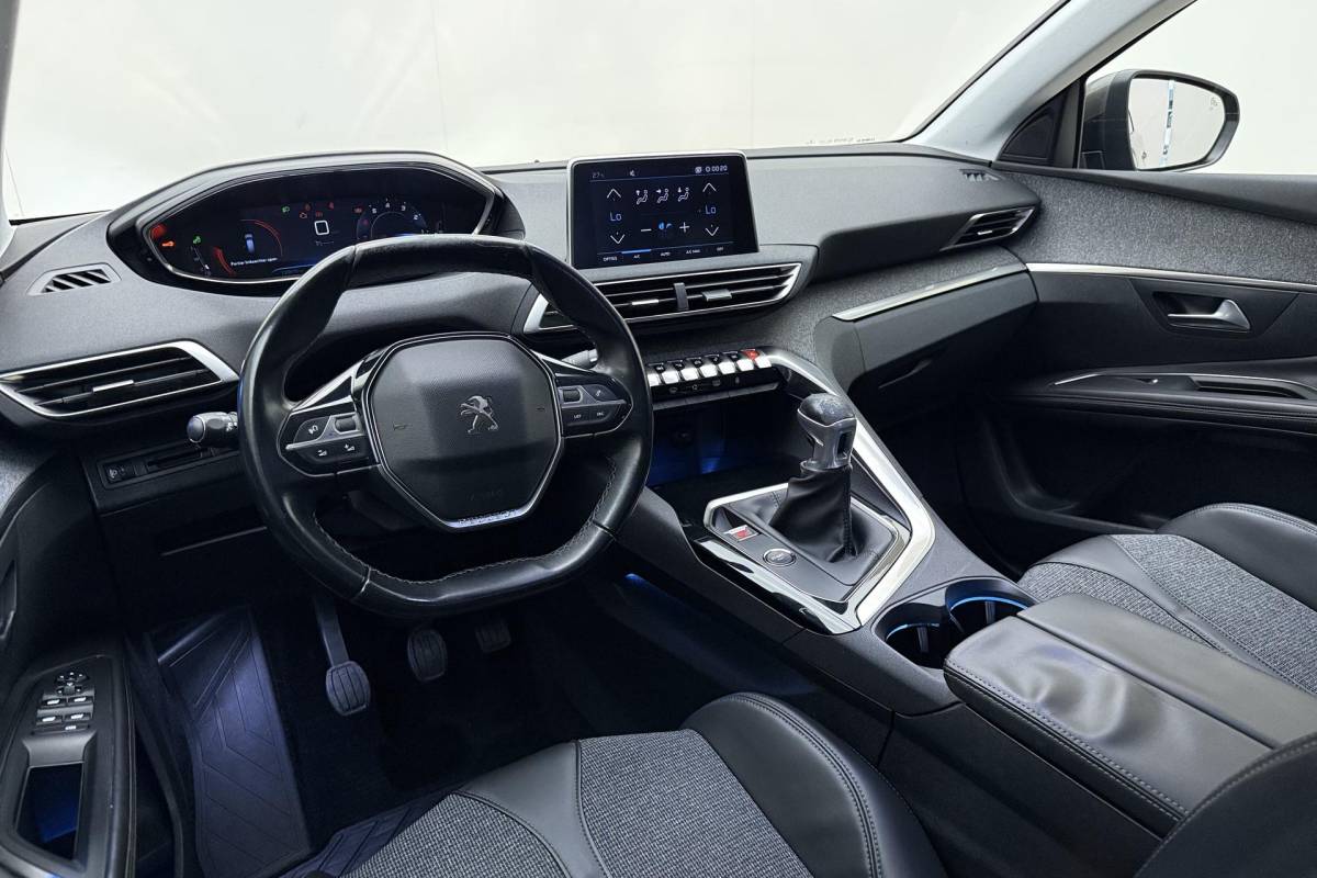 Peugeot 5008 Peugeot 5008 1.2 PureTech GT-Line | Apple carplay/Android auto | Automatische airco | Cruise control | Lichtmetalen velgen 19” | Navigatie |