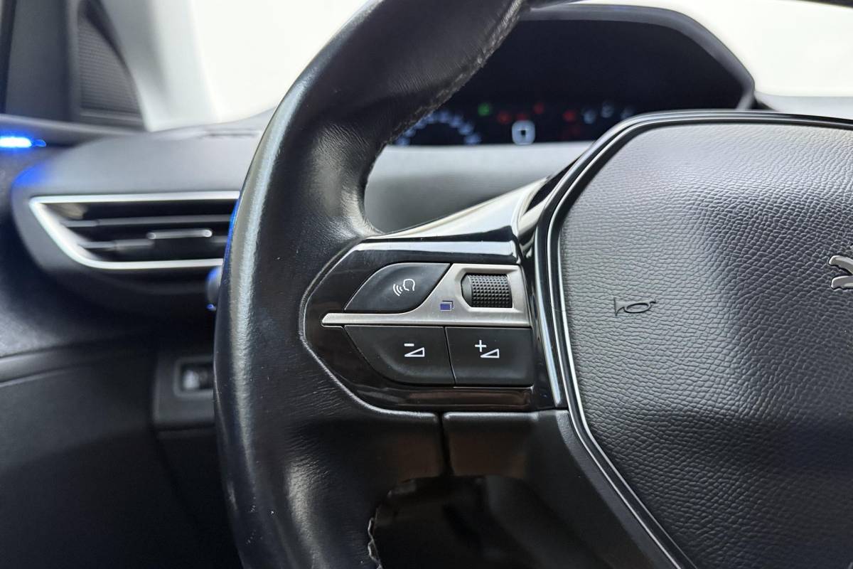 Peugeot 5008 Peugeot 5008 1.2 PureTech GT-Line | Apple carplay/Android auto | Automatische airco | Cruise control | Lichtmetalen velgen 19” | Navigatie |