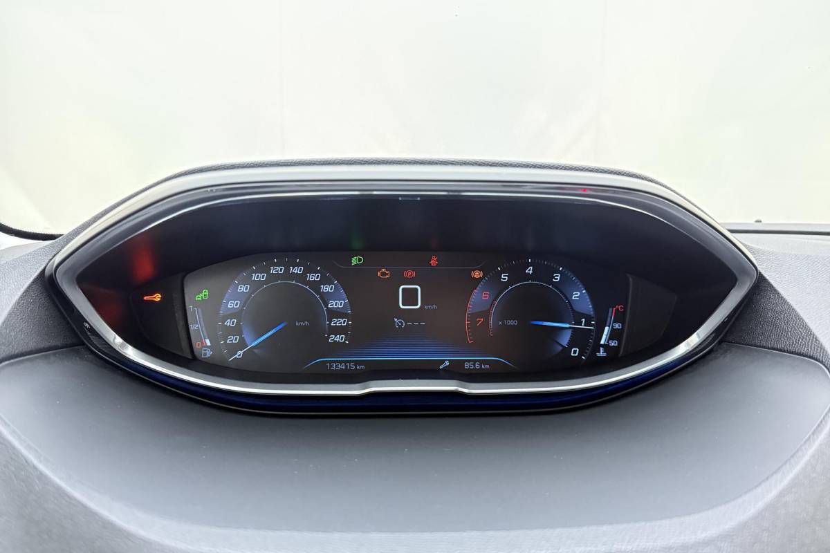 Peugeot 5008 Peugeot 5008 1.2 PureTech GT-Line | Apple carplay/Android auto | Automatische airco | Cruise control | Lichtmetalen velgen 19” | Navigatie |