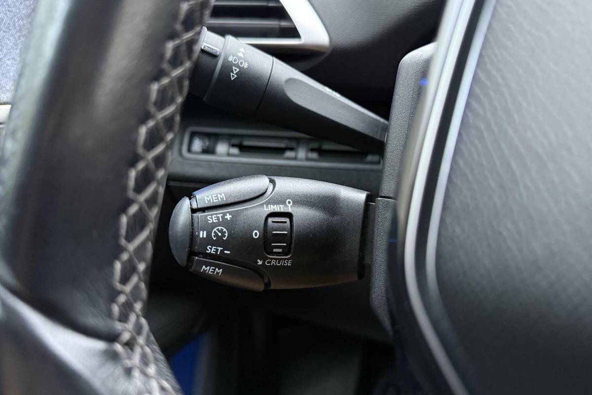 Peugeot 5008 Peugeot 5008 1.2 PureTech GT-Line | Apple carplay/Android auto | Automatische airco | Cruise control | Lichtmetalen velgen 19” | Navigatie |